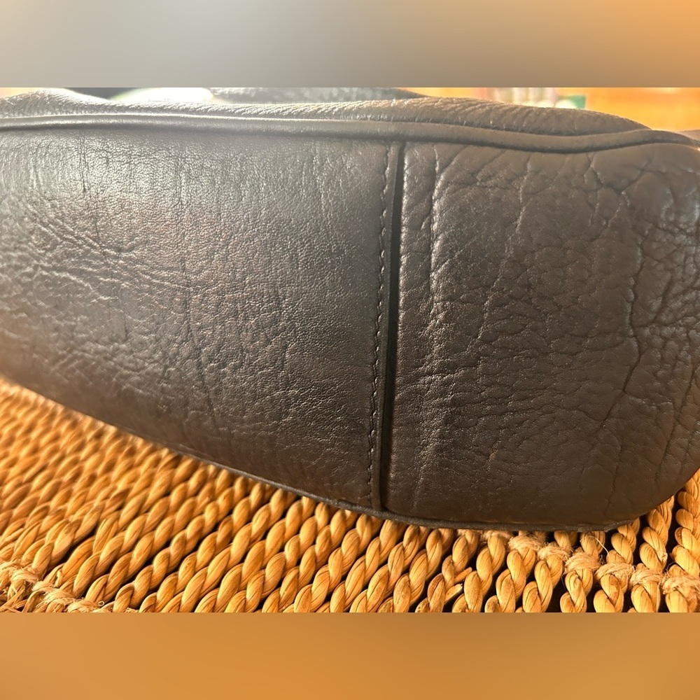 Danier genuine leather fold over bag - Picture 9 of 14